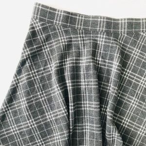 Forever 21 Skirts - Forever 21 Mini Gray Plaid Skirt EUC Large Forever 21 Skirts - Forever 21 Mini Gray Plaid Skirt EUC Large